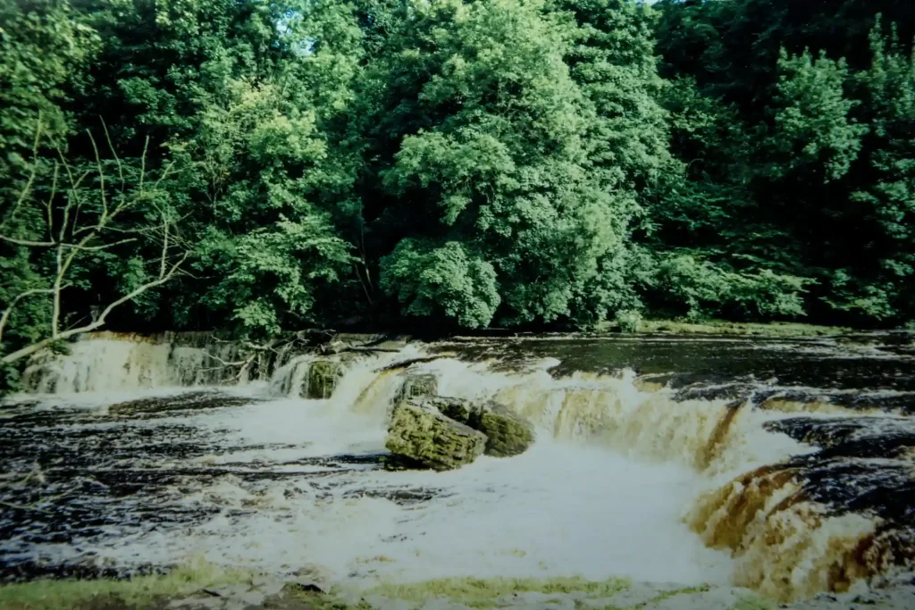 Aysgarth Falls - Paikka, jossa kuvattiin Robin Hood Prince of Thieves yksi kohtaus.